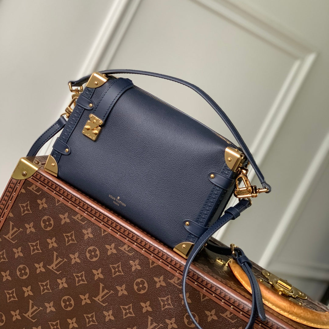 SIDE TRUNK 23.5 IN NAVY BLUE CALFSKIN SLOCK GOLD