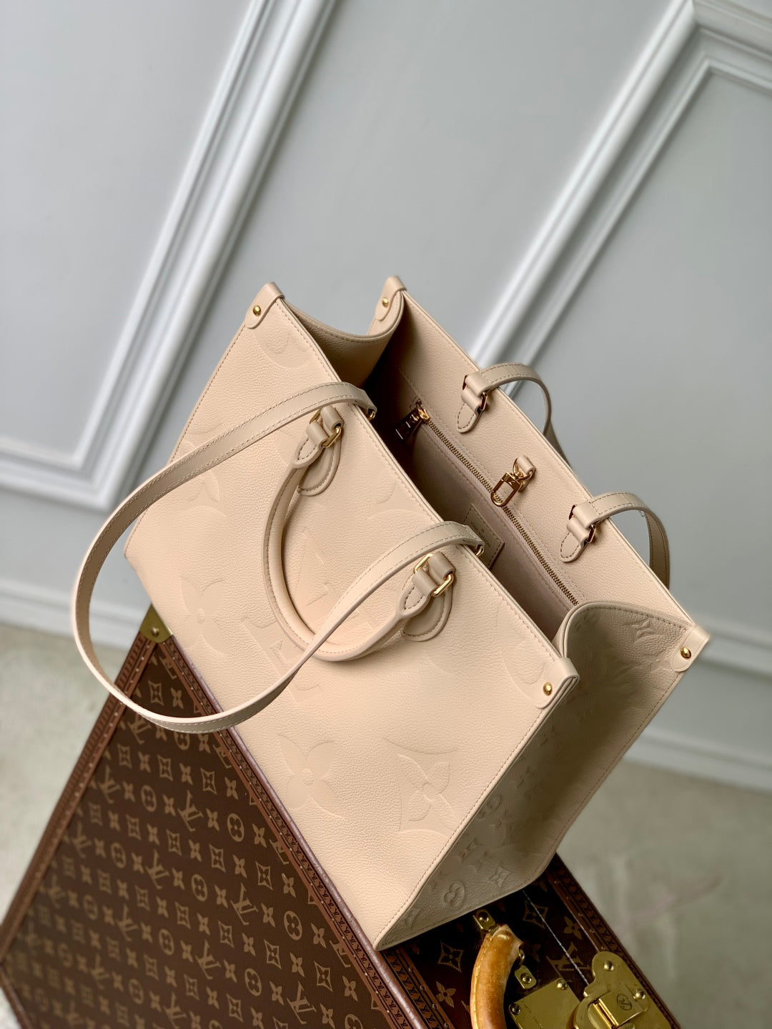 ONTHEGO MM 35 IN  BLUSH PINK MONOGRAM CALFSKIN
