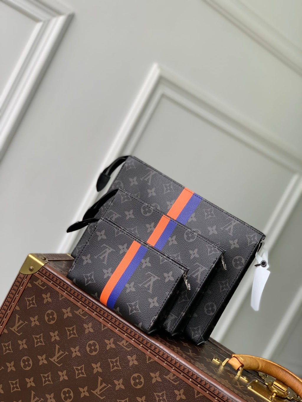 RIO TOILET POUCH 25 IN BLACK CANVAS MONOGRAM SILVER LOCK