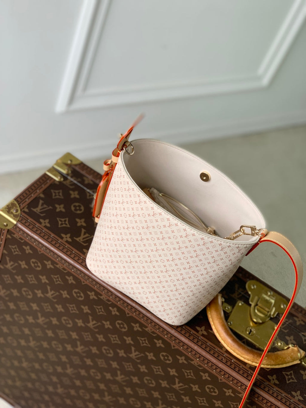 ROMANCE ALL IN BB 25S 18 IN DUNE MONOGRAM DAMIER CALFSKIN