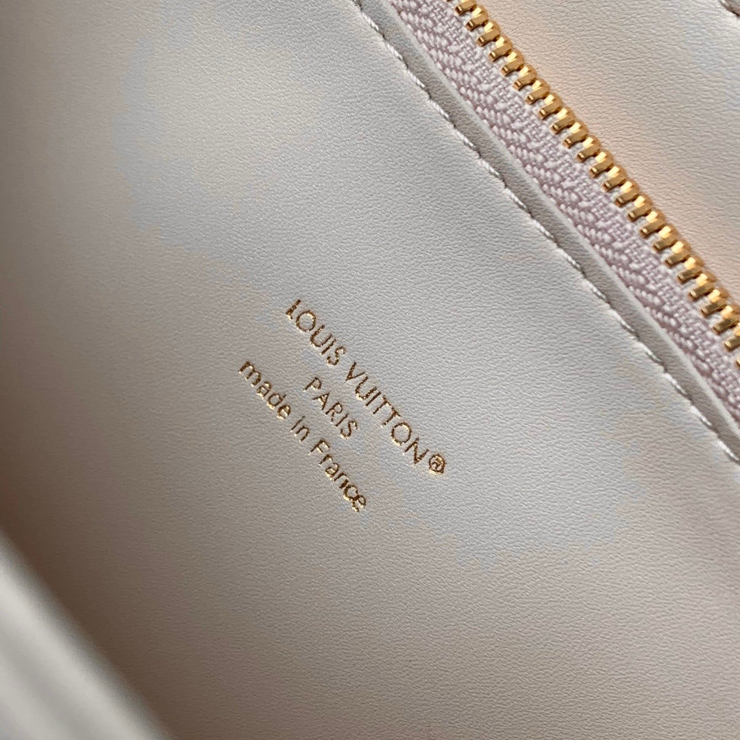 TWIST SLIM 19 IN LIGHT PINK TAURILLON CALFSKIN GOLD HARDWARE