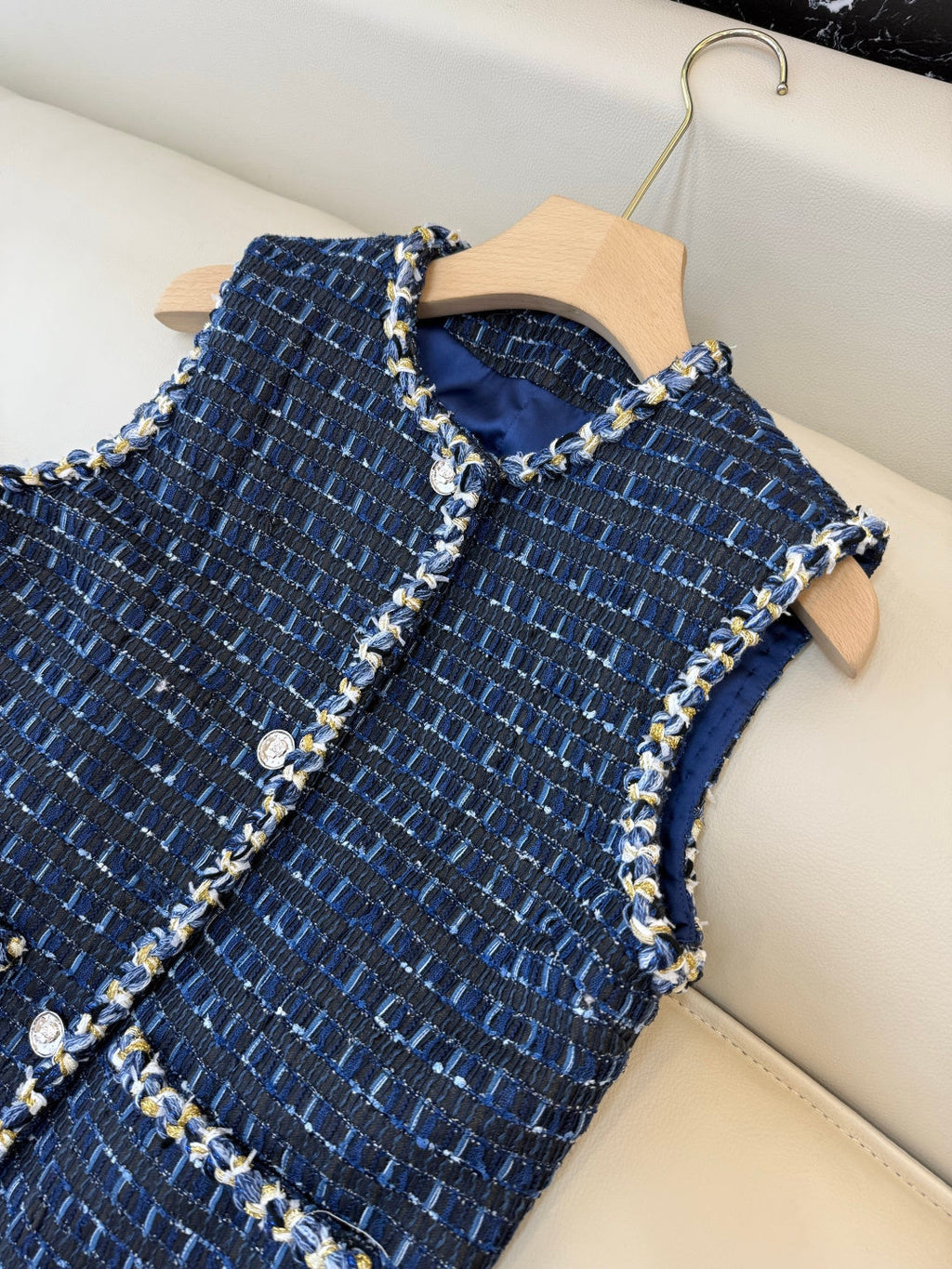 CHANEL 25S TWEED SLEEVELESS VEST 491