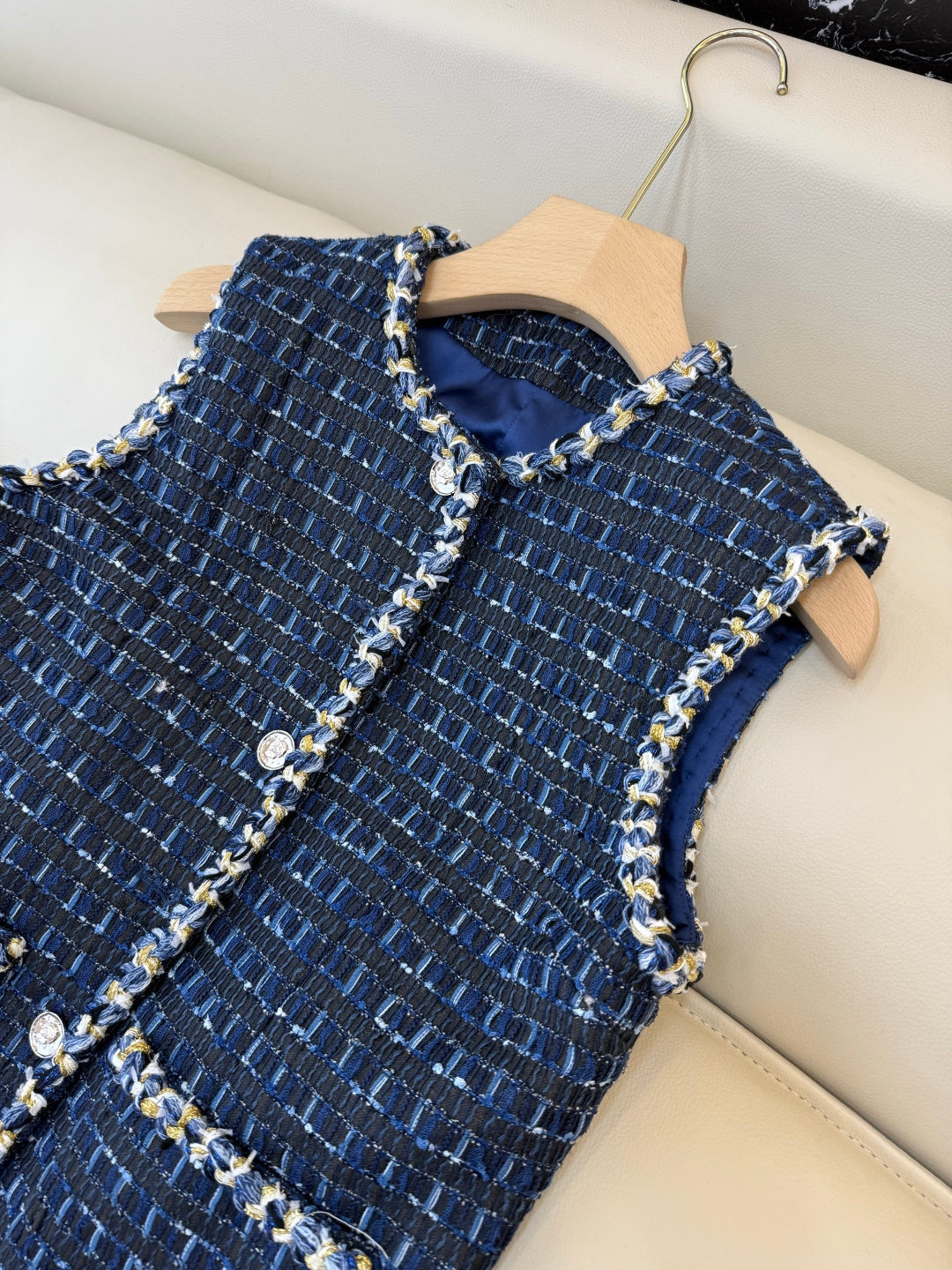 CHANEL 25S TWEED SLEEVELESS VEST 491