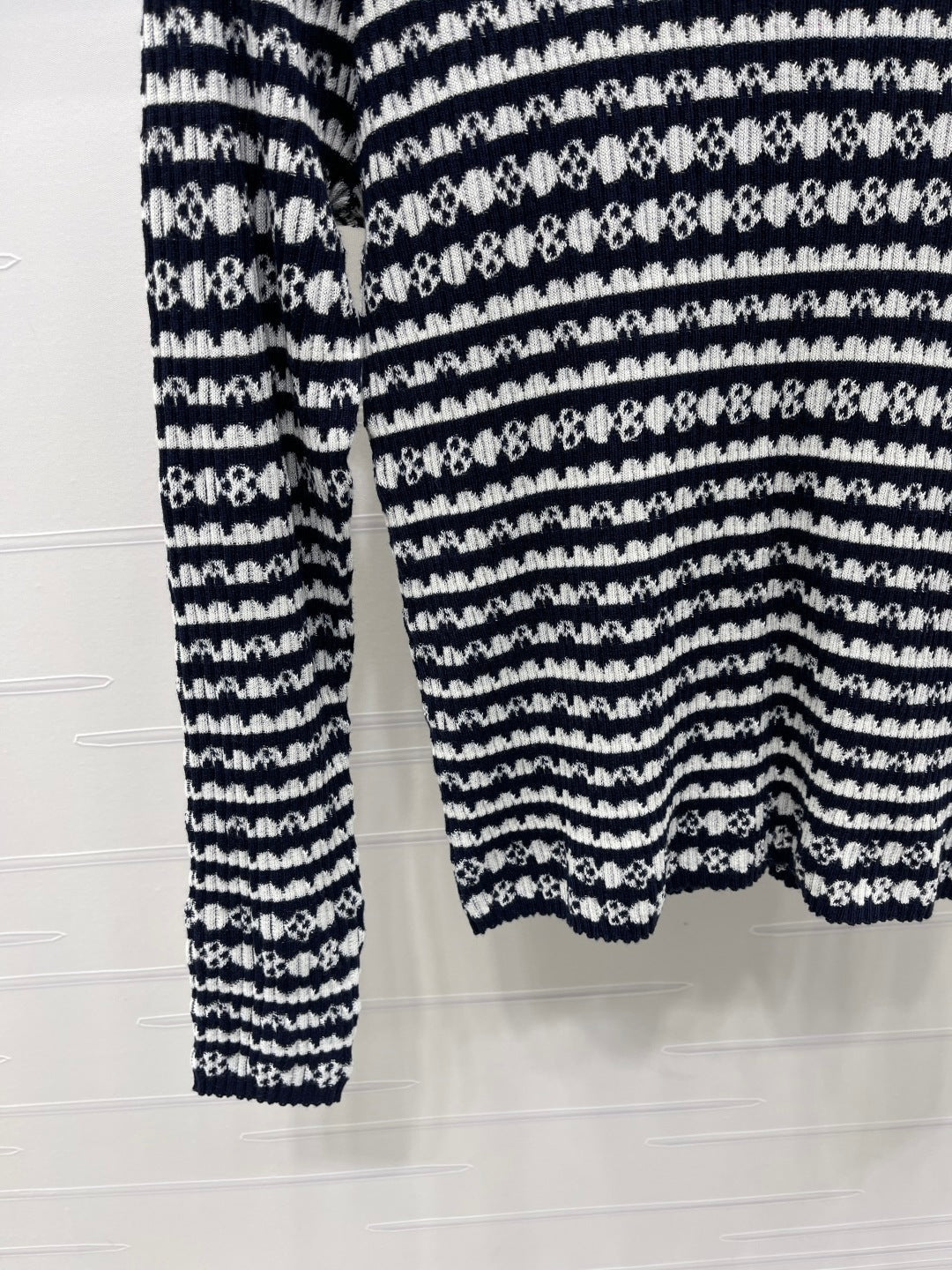 LV 25S SWEATER 0020