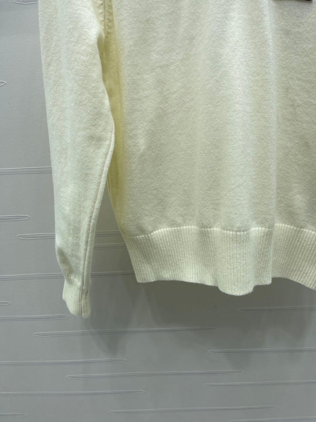 MIUMIU LACE-COLLAR SWEATER STYLE 815