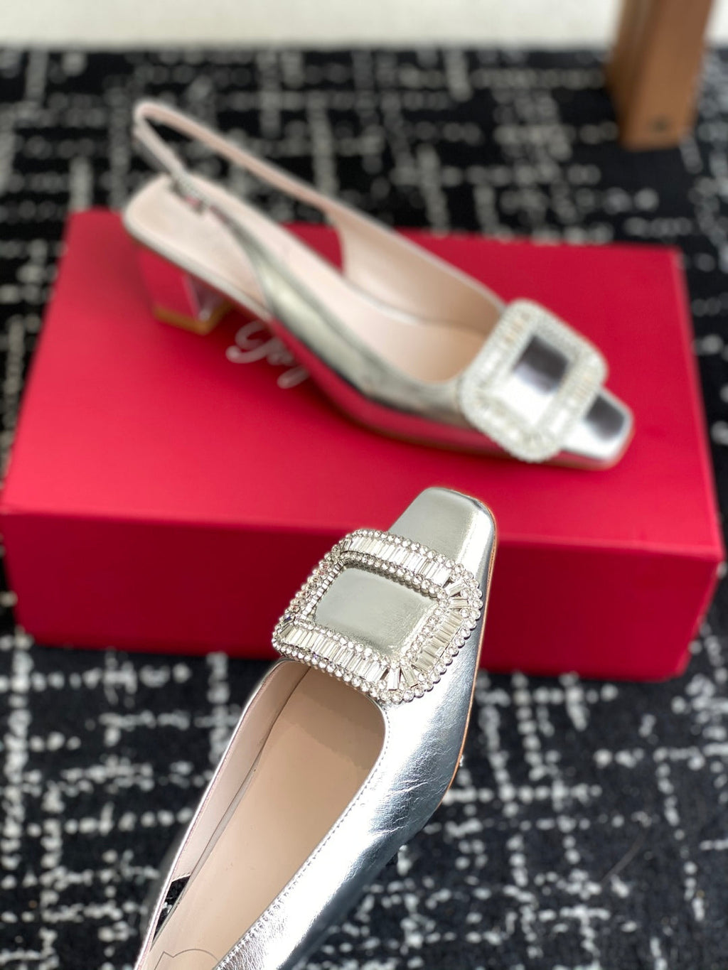 ROGER VIVIER 25S VIVIER SLINGBACK 45MM IN SILVER CALFSKIN EMBELLISHED CRYSTALS