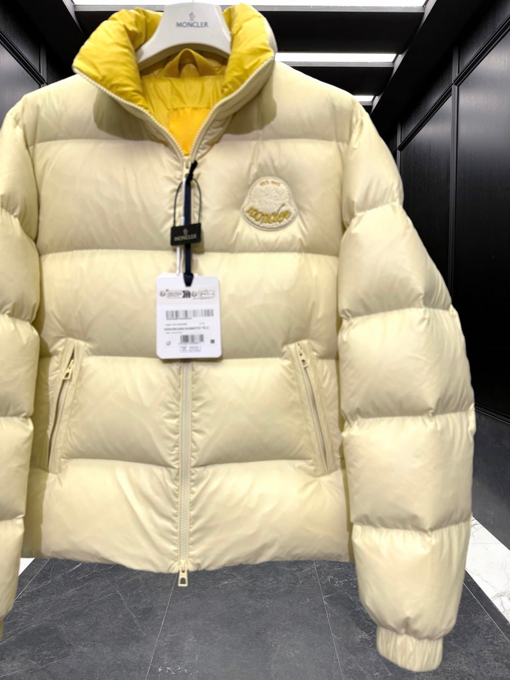 MONCLER 25S SHORT DOWN JACKET 215