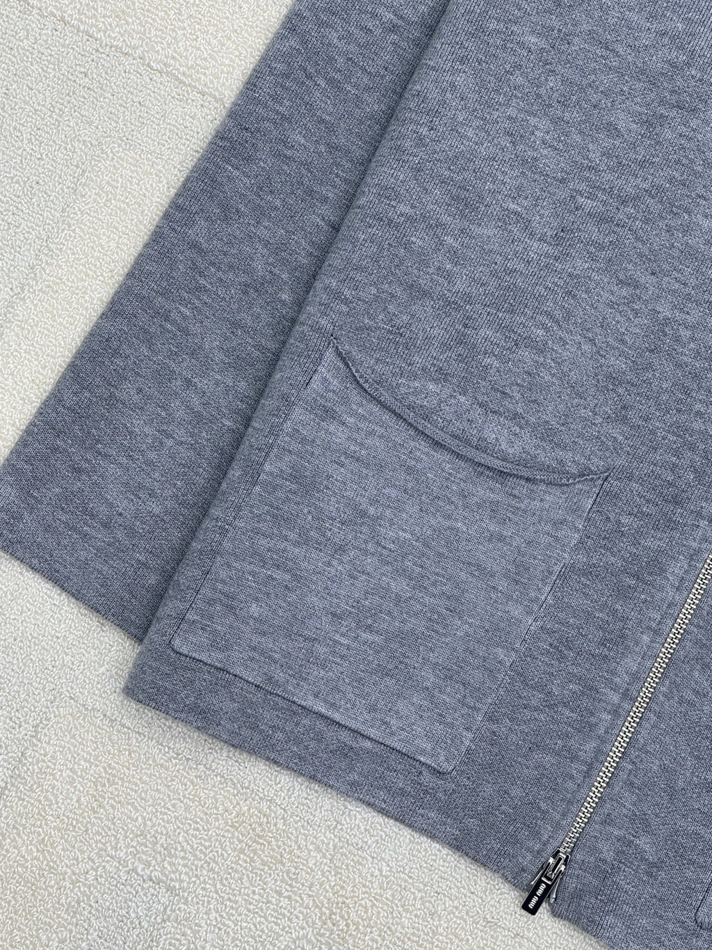 MIUMIU CARDIGAN STYLE 810