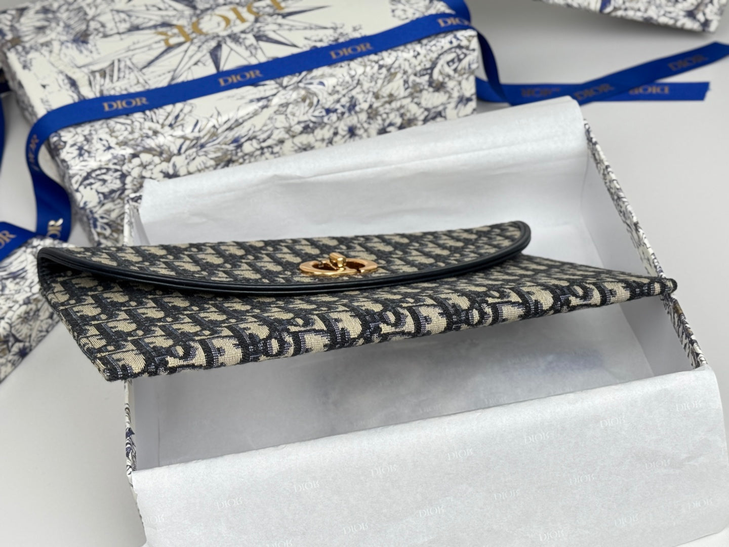 DIOR 25S 30 MONTAIGNE AVENUE POUCH WITH FLAP 30 IN BLUE DIOR OBLIQUE JACQUARD
