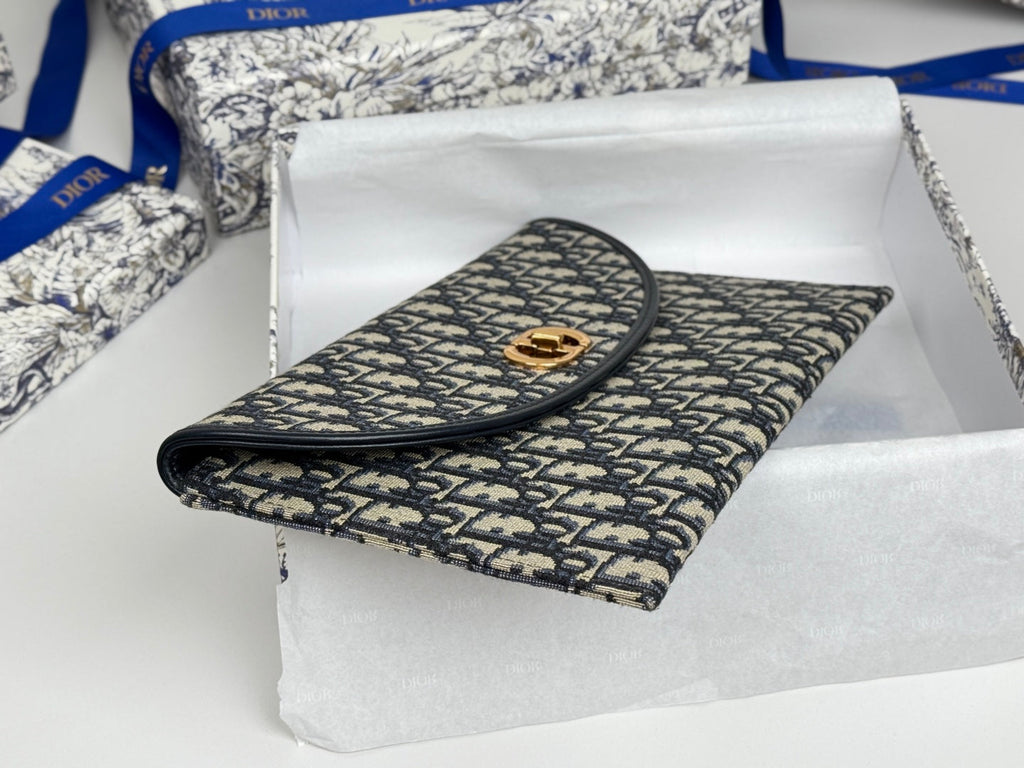 DIOR 25S 30 MONTAIGNE AVENUE POUCH WITH FLAP 30 IN BLUE DIOR OBLIQUE JACQUARD