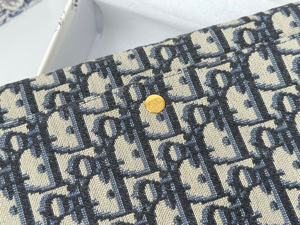 DIOR 25S 30 MONTAIGNE AVENUE POUCH WITH FLAP 30 IN BLUE DIOR OBLIQUE JACQUARD