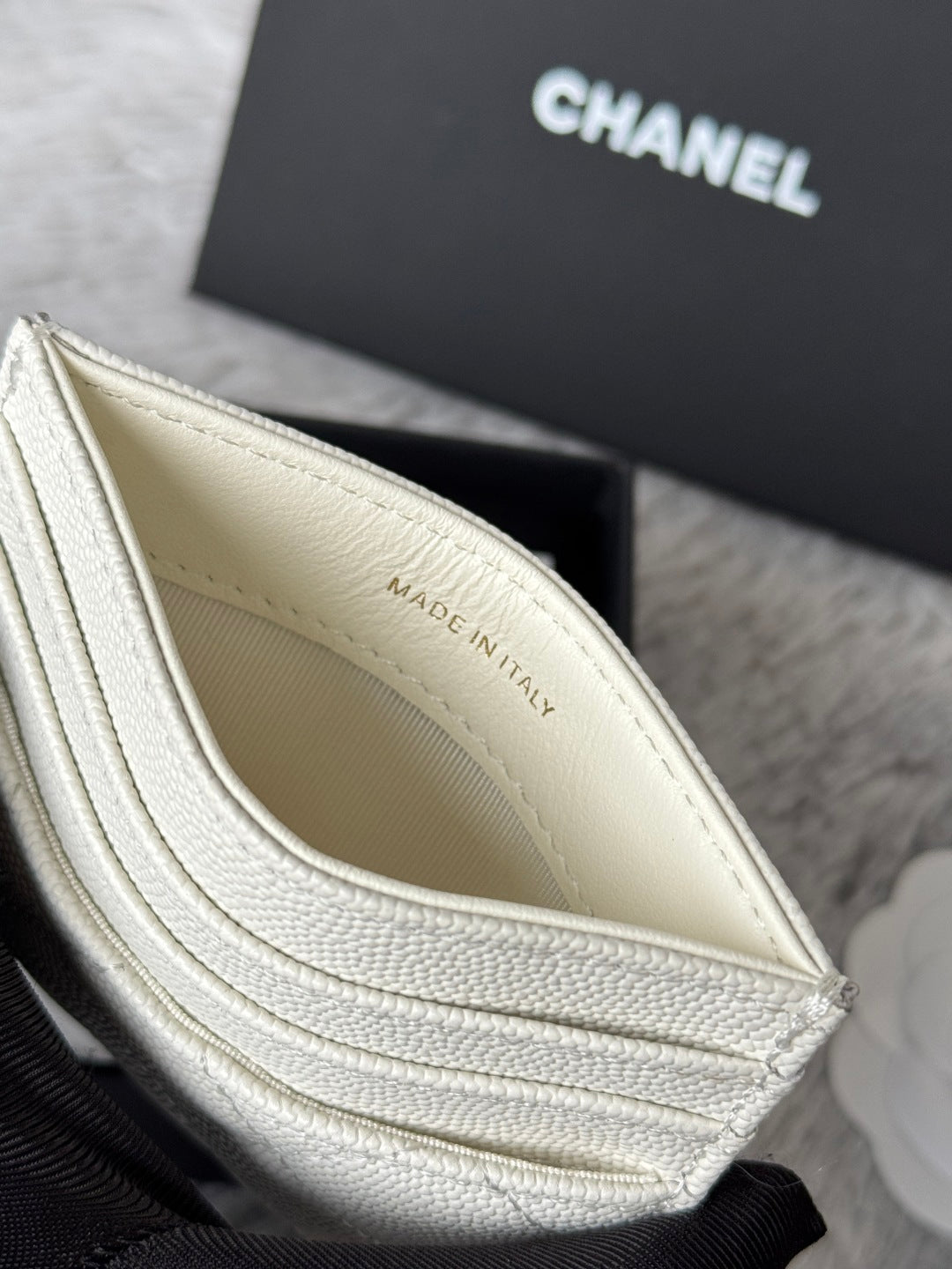 CHANEL 25S CARD HOLDER 11 IN IVORY CAVIAR GOLD HARDWARE