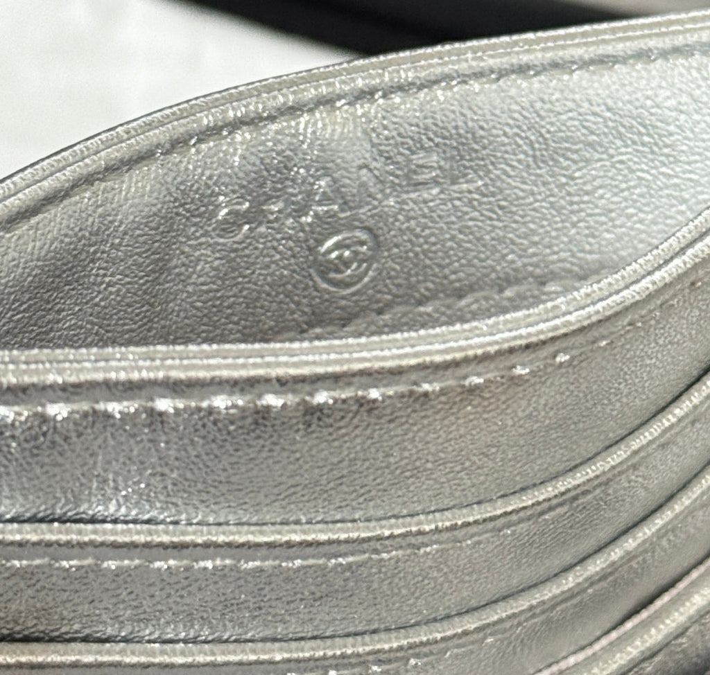 CHANEL 25S CARD HOLDER 11 IN SILVER LAMBSKIN GOLD HARDWARE