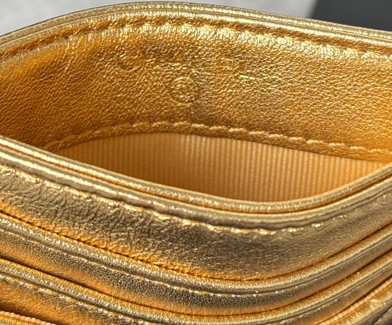 CHANEL 25S CARD HOLDER 11 IN GOLD LAMBSKIN GOLD HARDWARE