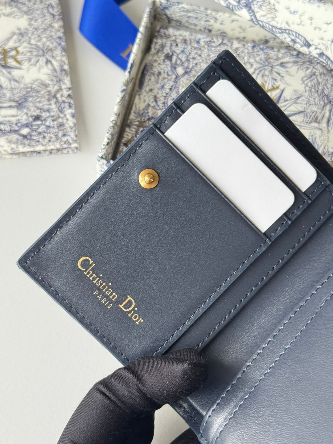 DIOR 25S 30 MONTAIGNE DAHLIA WALLET 11 IN BLUE DIOR OBLIQUE JACQUARD