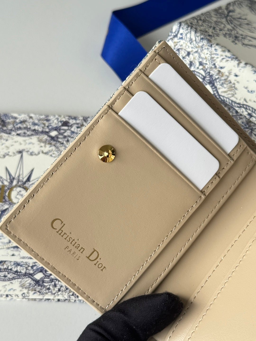 DIOR 25S 30 MONTAIGNE DAHLIA WALLET 11 IN LIGHT BLUE DIOR OBLIQUE JACQUARD