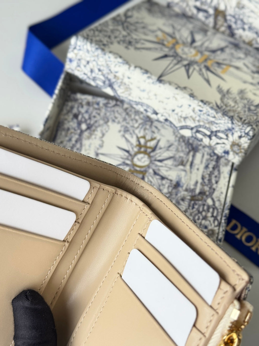 DIOR 25S 30 MONTAIGNE DAHLIA WALLET 11 IN LIGHT BLUE DIOR OBLIQUE JACQUARD