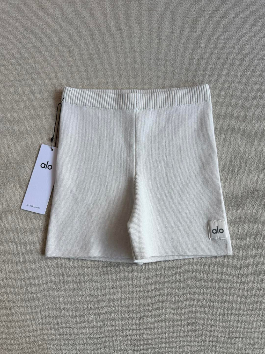 ALO SKINNY KNIT SHORTS STYLE 64