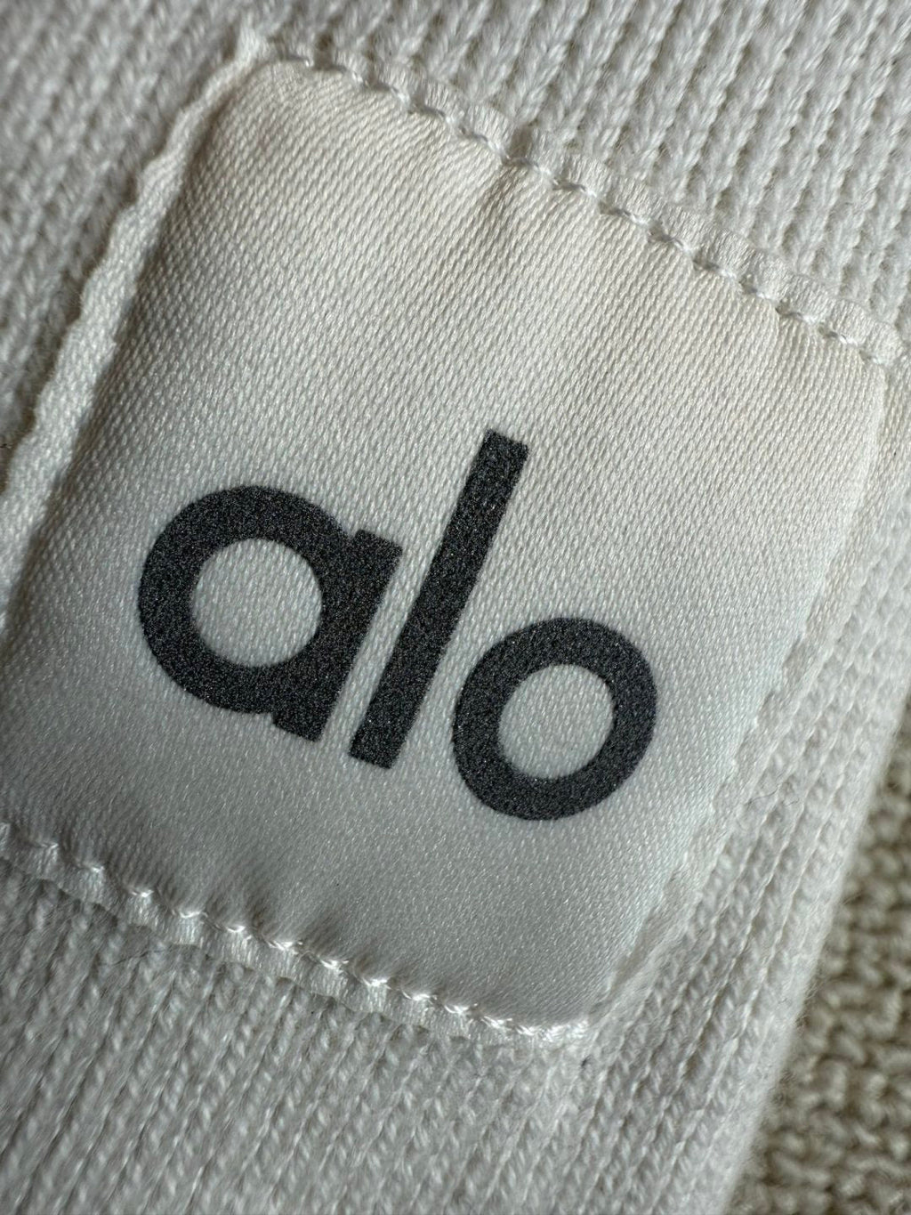 ALO SKINNY KNIT SHORTS STYLE 64