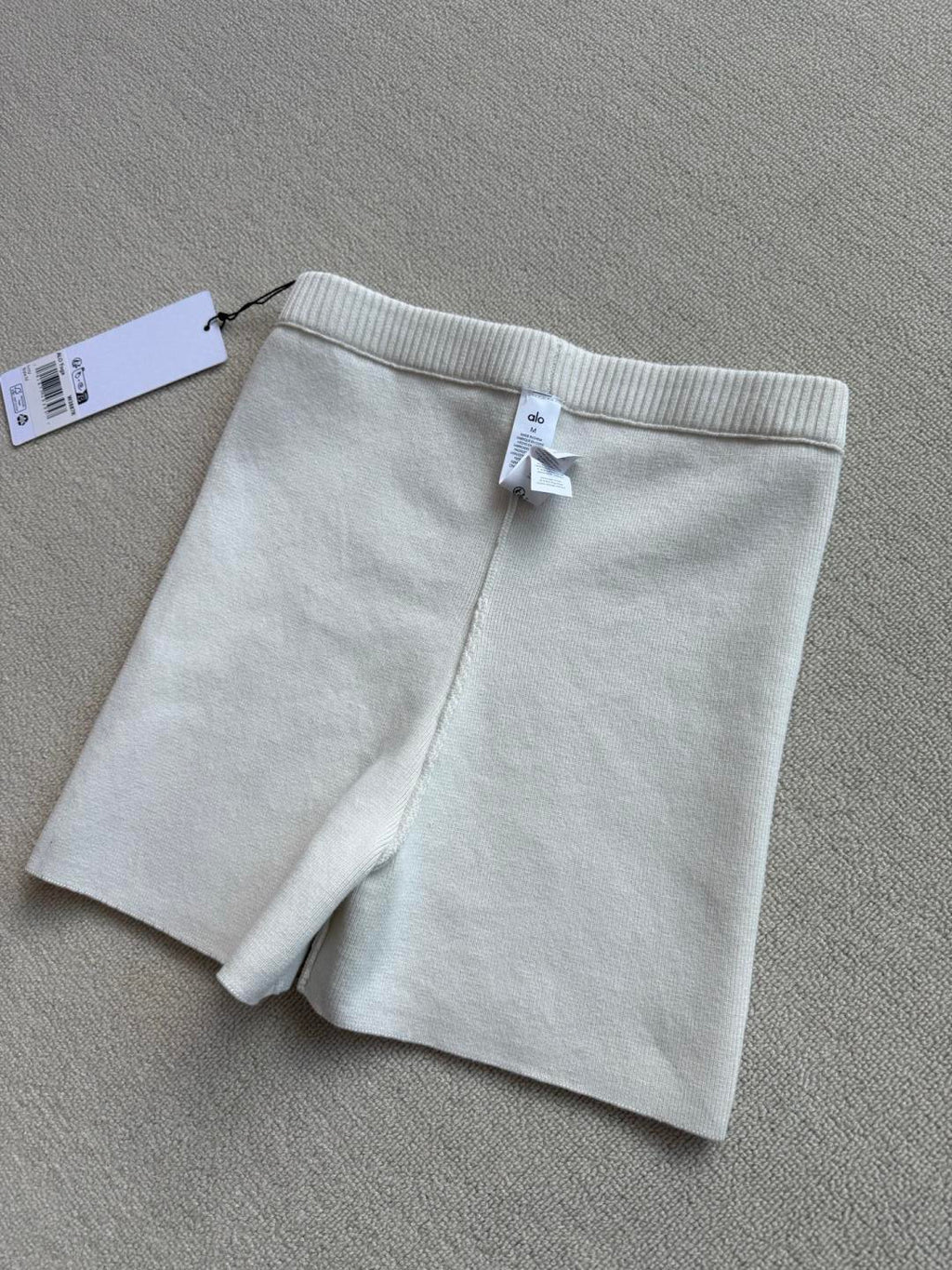 ALO SKINNY KNIT SHORTS STYLE 64