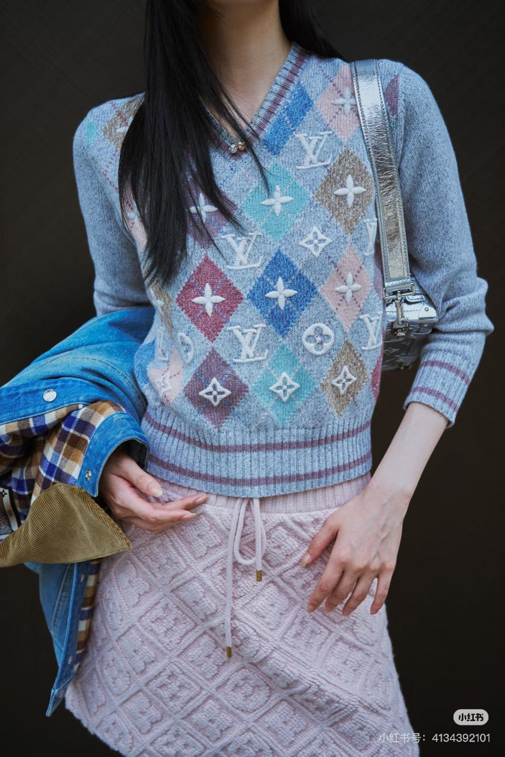 LV 25S V-NECK SWEATER 0111