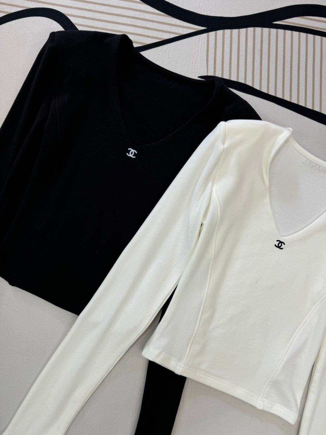 CHANEL 25S V-NECK T-SHIRT 608