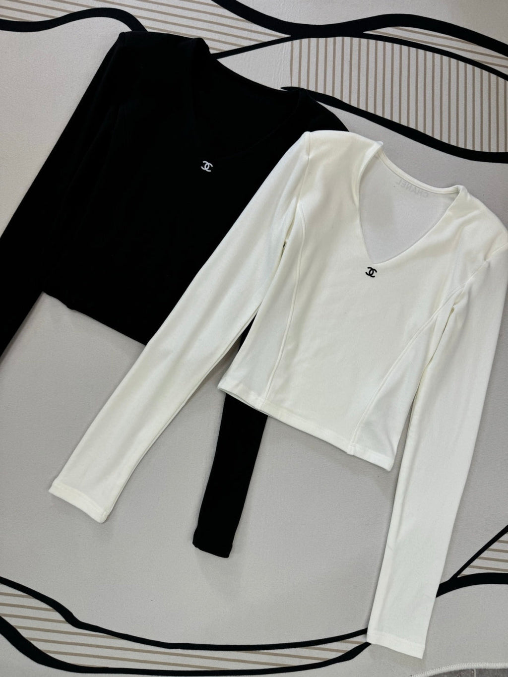 CHANEL 25S V-NECK T-SHIRT 608