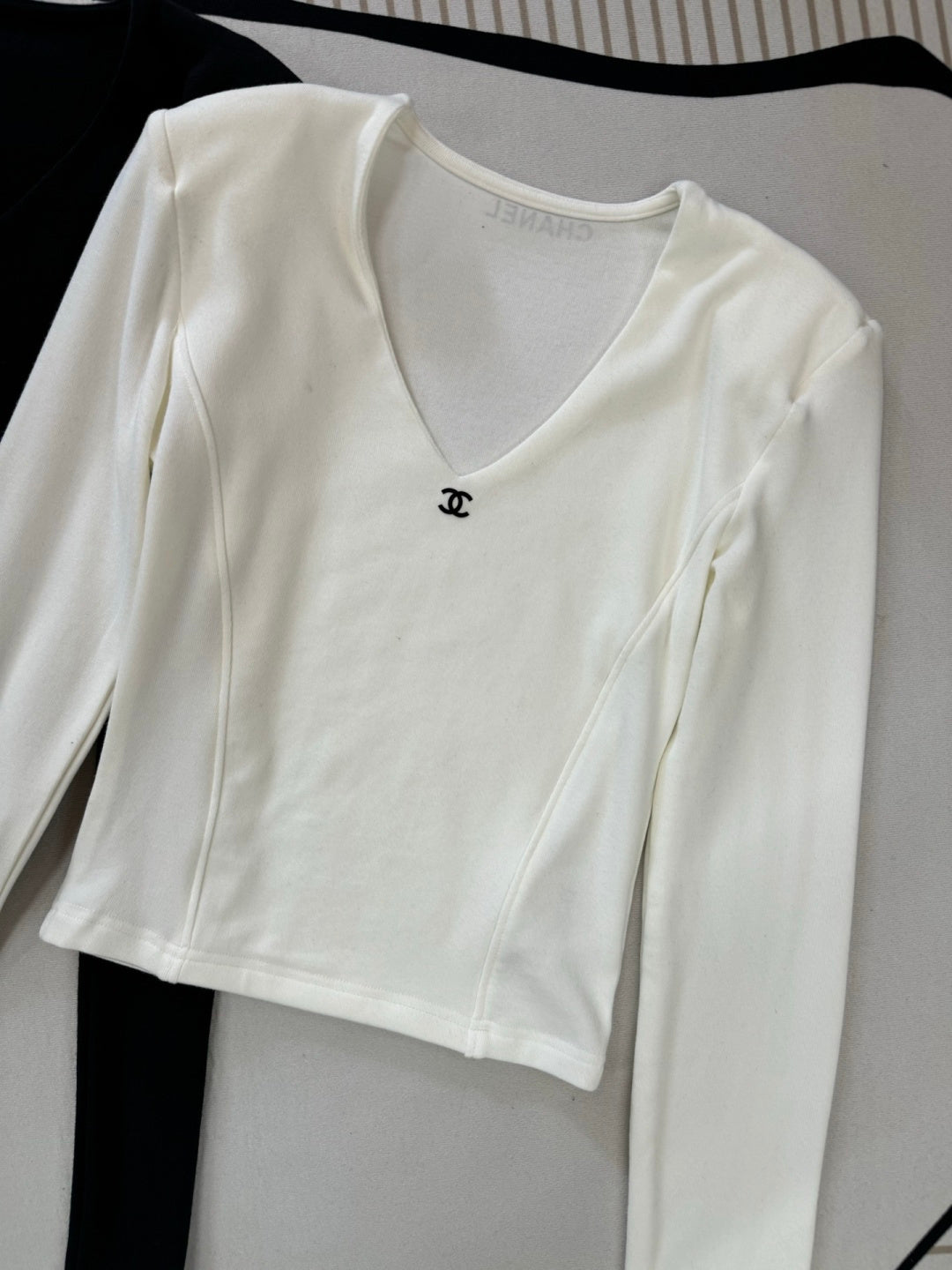 CHANEL 25S V-NECK T-SHIRT 608