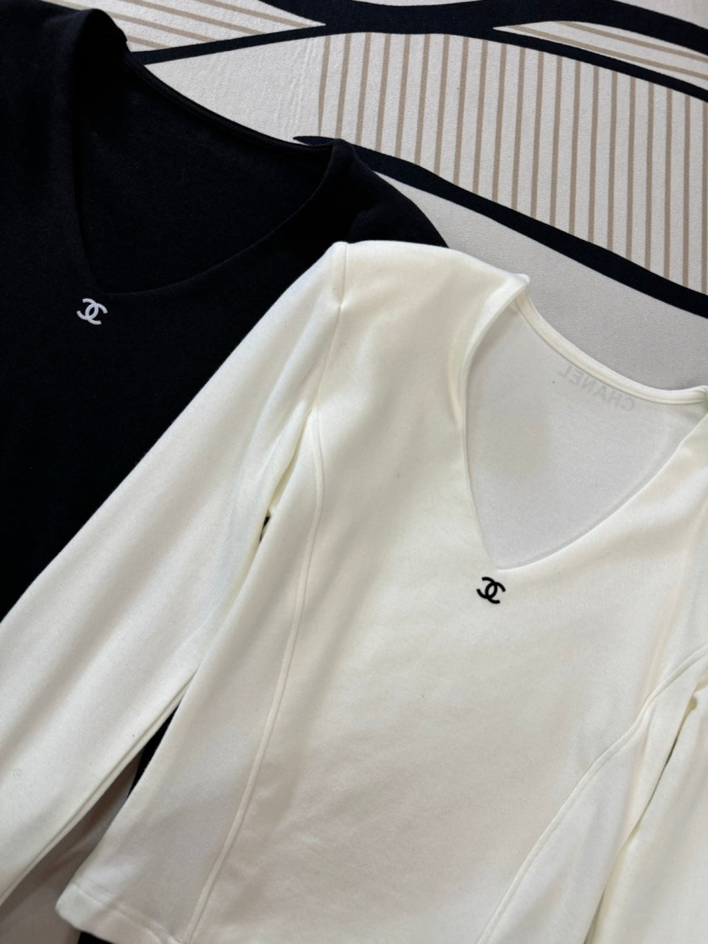 CHANEL 25S V-NECK T-SHIRT 608