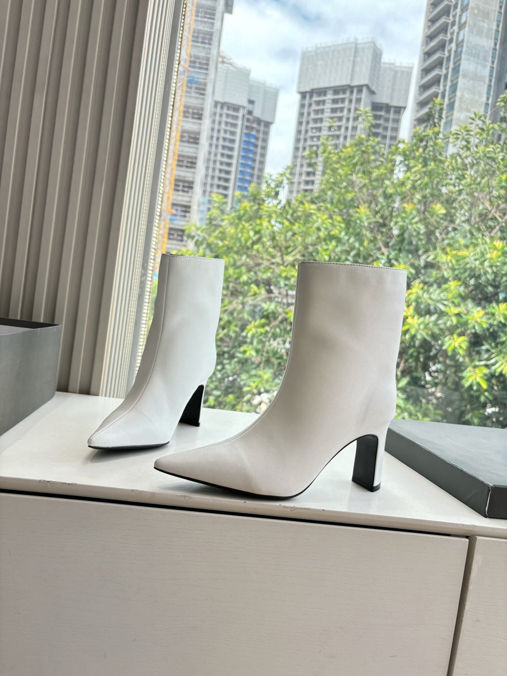 BALENCIAGA 25S ANKLE BOOTS IN WHITE COW LEATHER