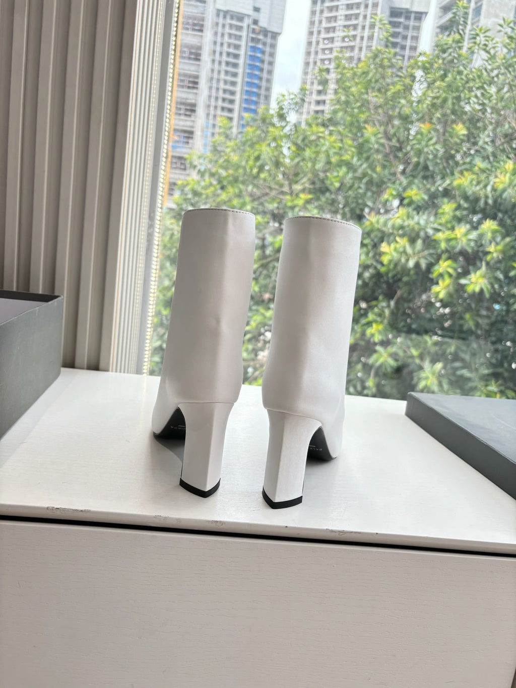 BALENCIAGA 25S ANKLE BOOTS IN WHITE COW LEATHER