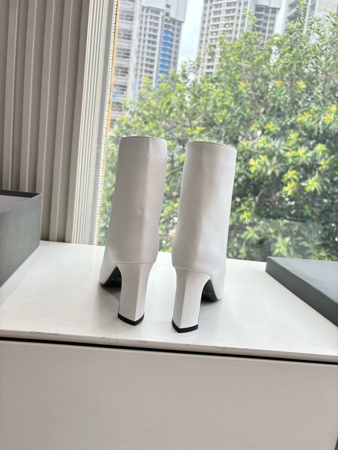 BALENCIAGA 25S ANKLE BOOTS IN WHITE COW LEATHER