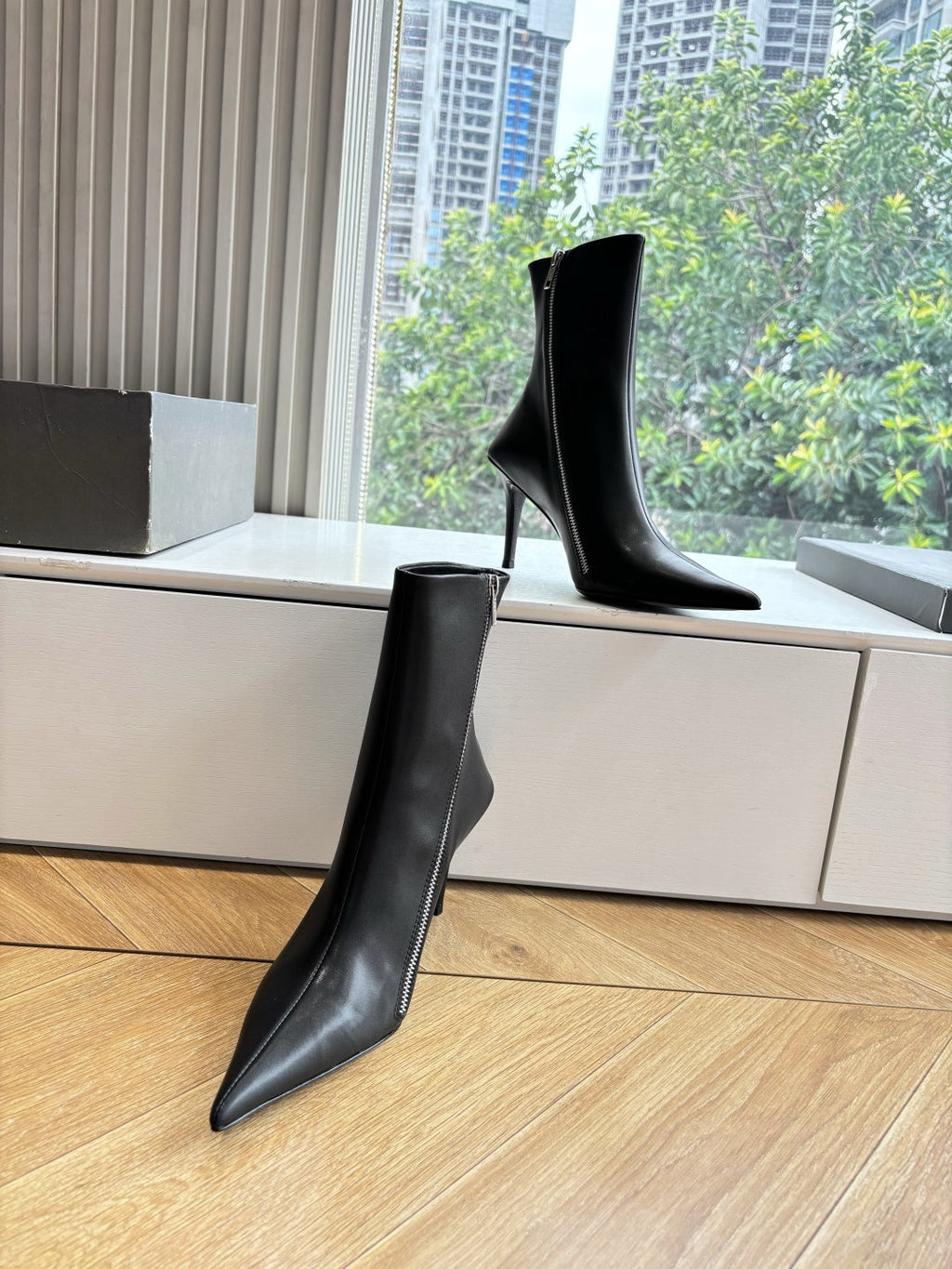 BALENCIAGA 25S ANKLE BOOTS WITH ZIPPER IN BLACK COW LEATHER