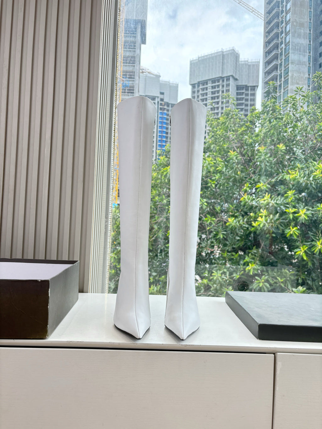 BALENCIAGA 25S HIGH BOOTS WITH ZIPPER IN WHITE COW LEATHER