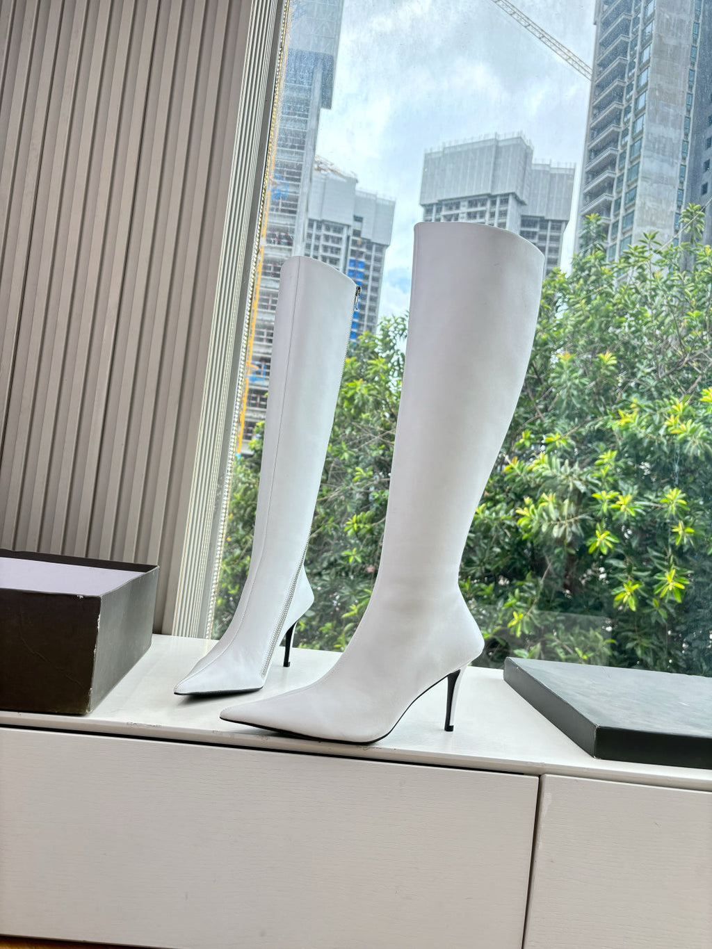 BALENCIAGA 25S HIGH BOOTS WITH ZIPPER IN WHITE COW LEATHER