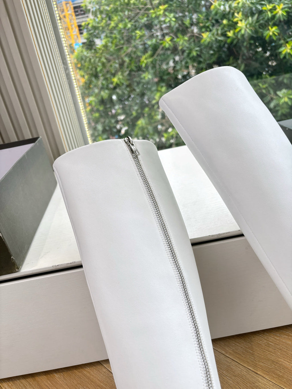 BALENCIAGA 25S HIGH BOOTS WITH ZIPPER IN WHITE COW LEATHER