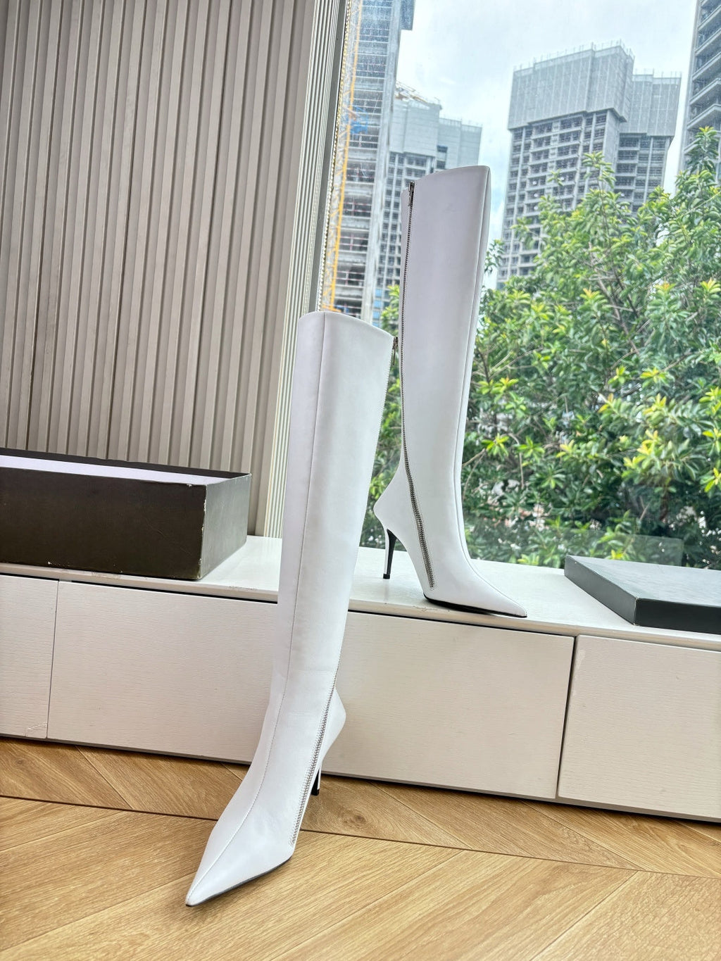 BALENCIAGA 25S HIGH BOOTS WITH ZIPPER IN WHITE COW LEATHER