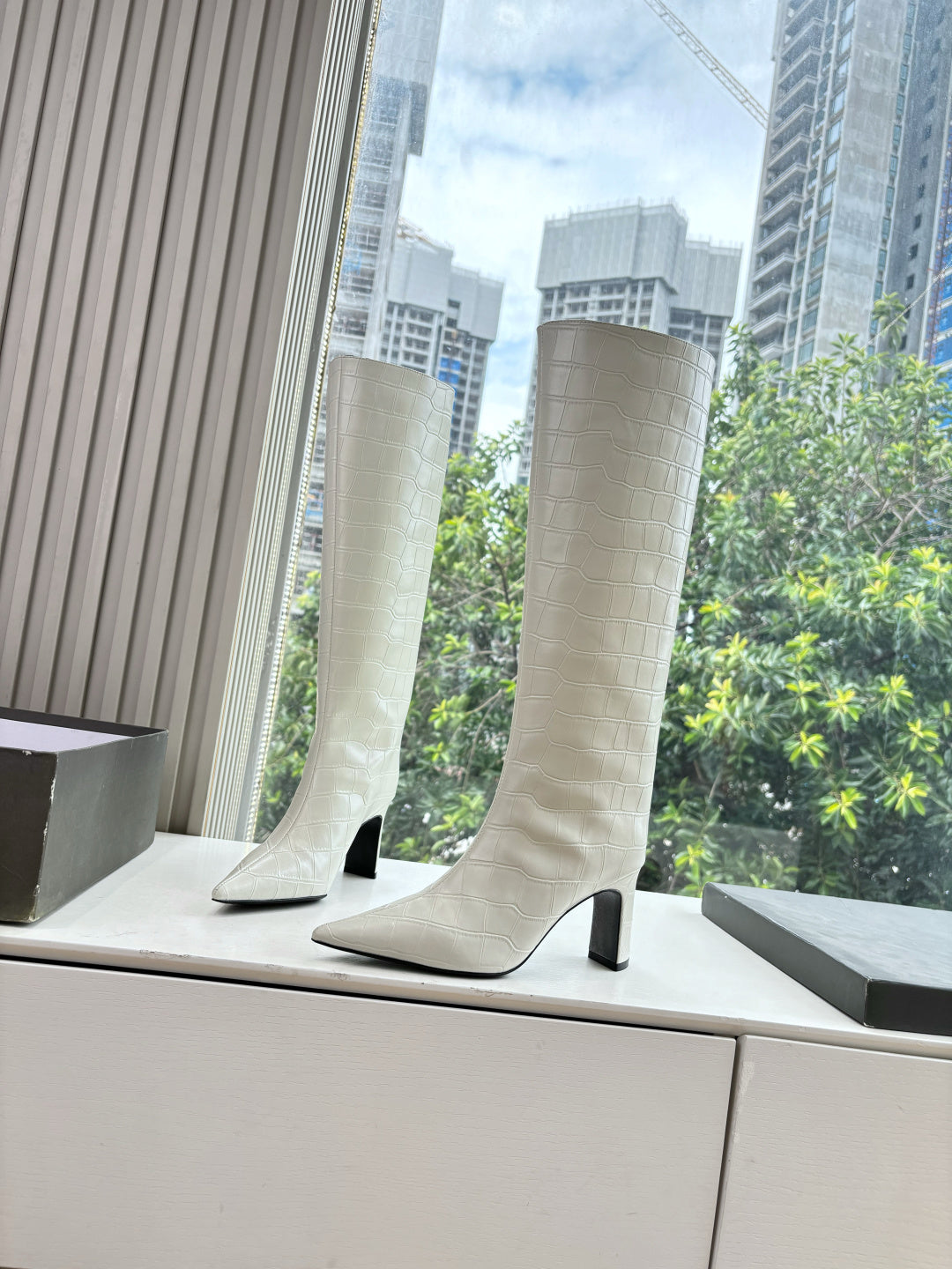 BALENCIAGA 25S HIGH BOOTS IN WHITE EMBOSSED COW LEATHER