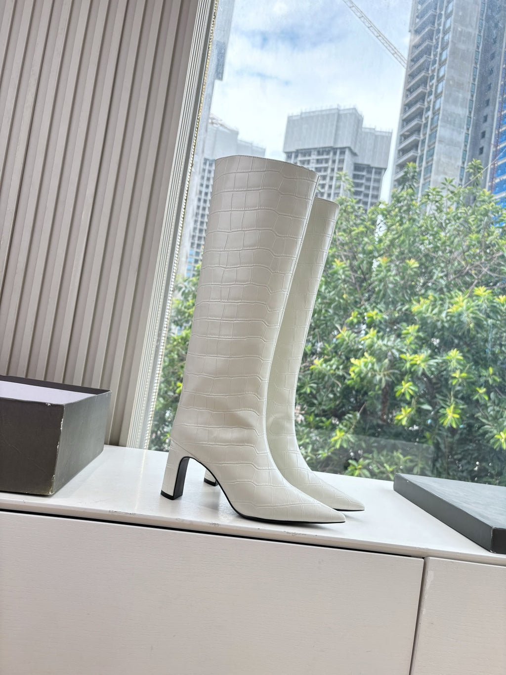 BALENCIAGA 25S HIGH BOOTS IN WHITE EMBOSSED COW LEATHER