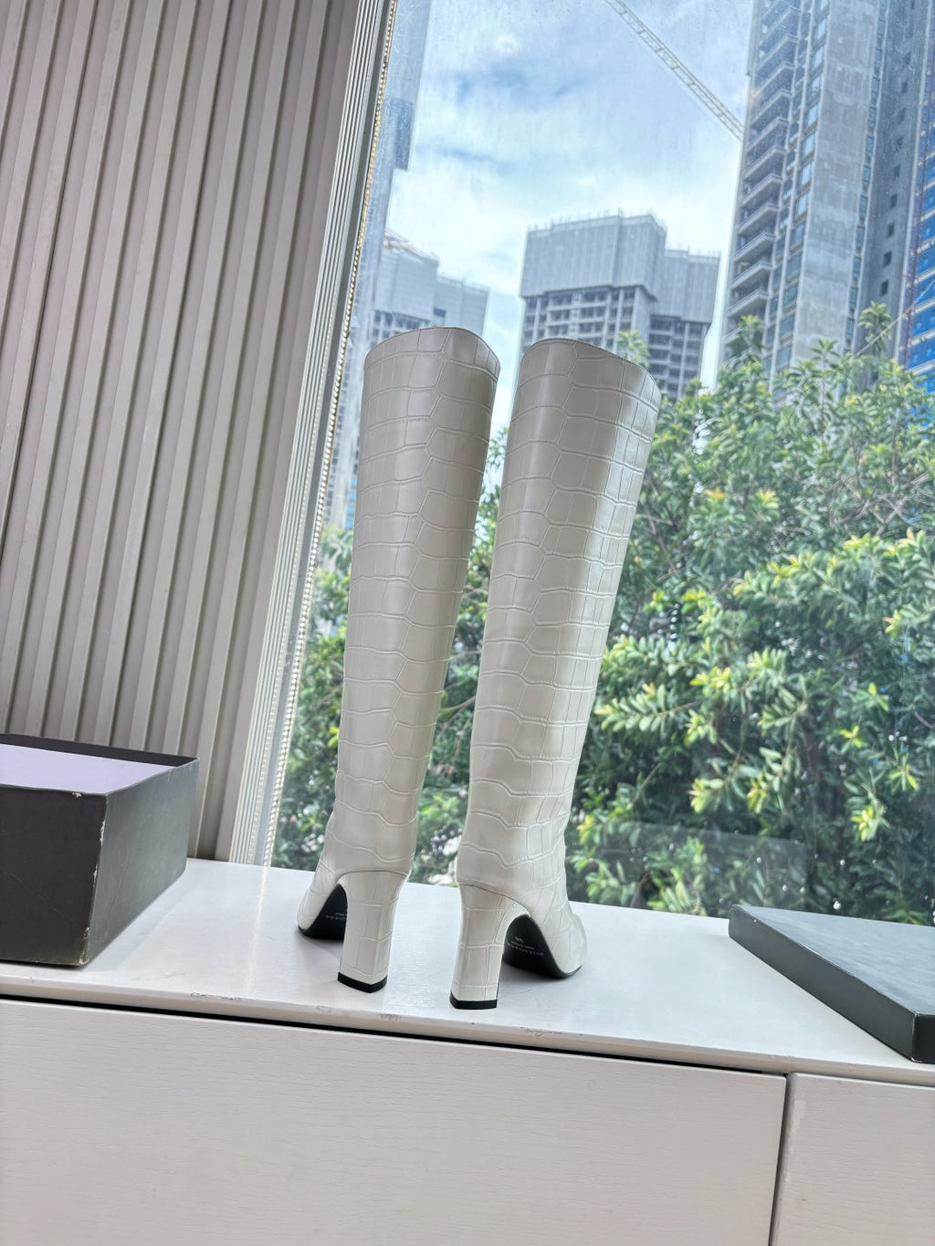 BALENCIAGA 25S HIGH BOOTS IN WHITE EMBOSSED COW LEATHER