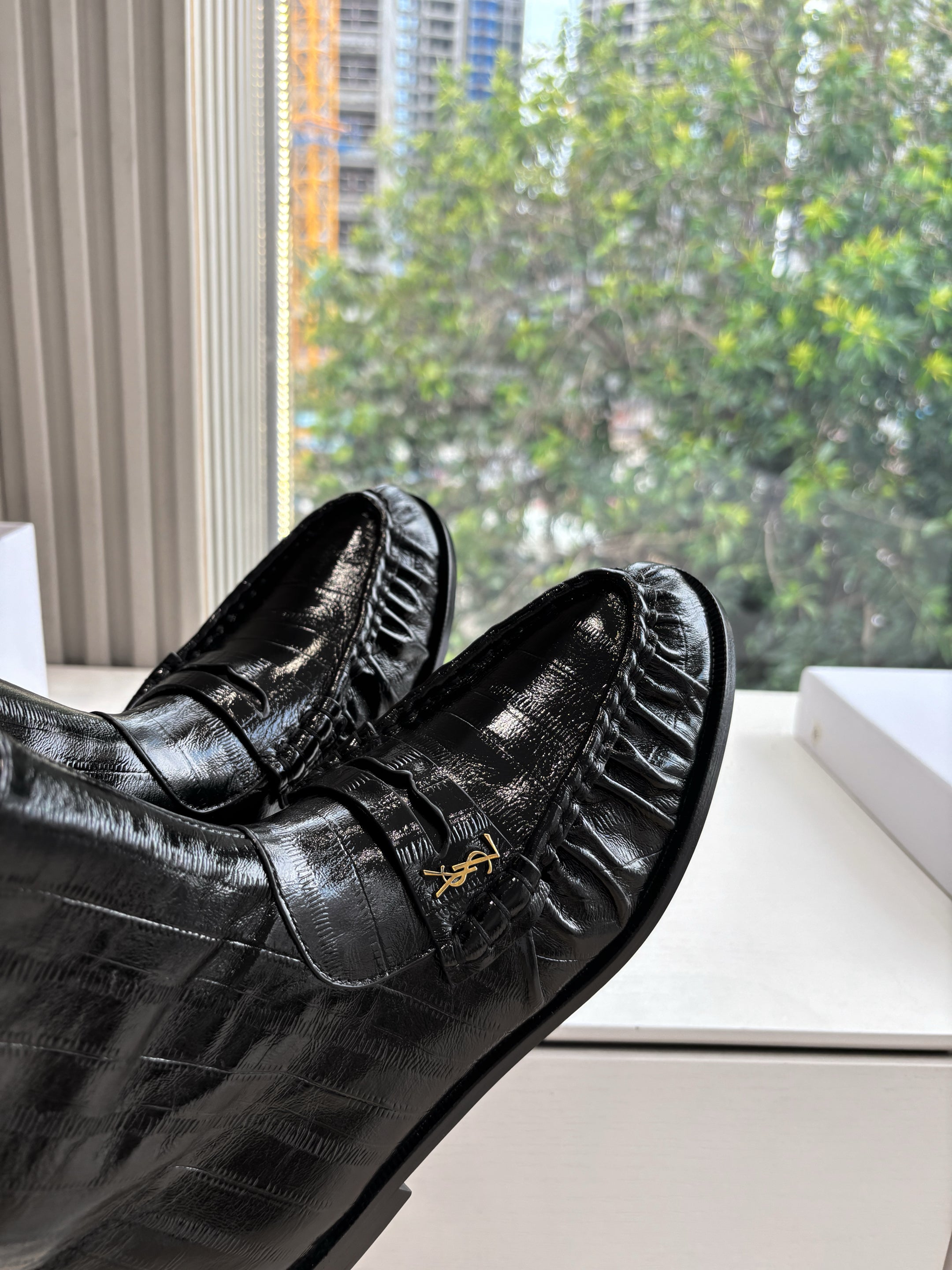 YSL 25S ANKLE FLAT BOOTS IN BLACK EMBOSSED LAMBSKIN WITH SIDE ZIPPER