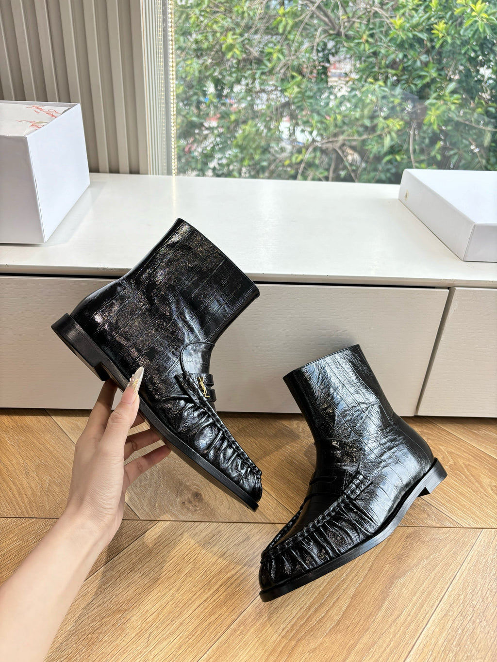 YSL 25S ANKLE FLAT BOOTS IN BLACK EMBOSSED LAMBSKIN WITH SIDE ZIPPER