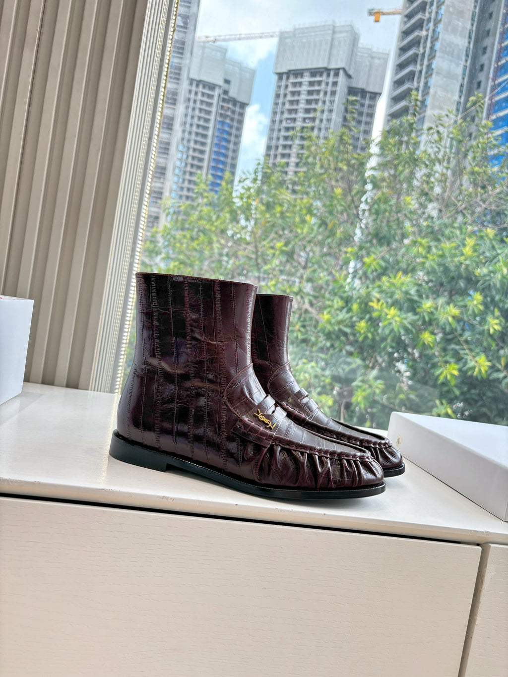 YSL 25S ANKLE FLAT BOOTS IN DEEP REDWOOD EMBOSSED LAMBSKIN WITH SIDE ZIPPER