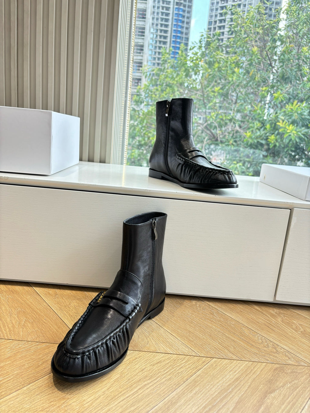 YSL 25S ANKLE FLAT BOOTS IN BLACK LAMBSKIN WITH SIDE ZIPPER