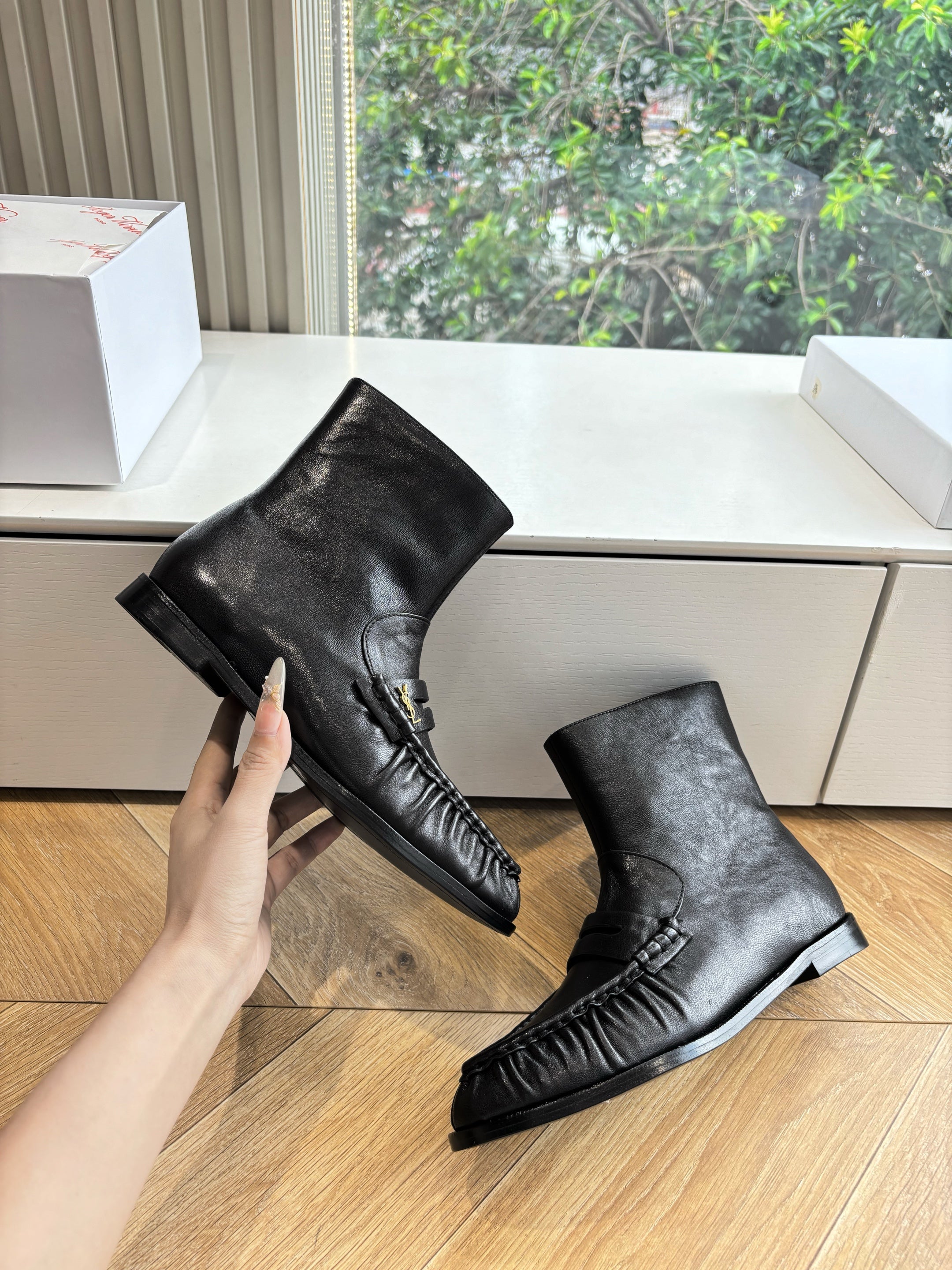 YSL 25S ANKLE FLAT BOOTS IN BLACK LAMBSKIN WITH SIDE ZIPPER