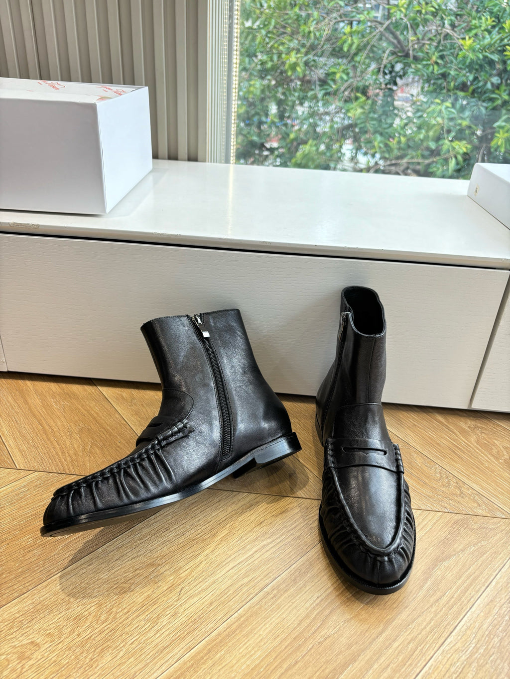 YSL 25S ANKLE FLAT BOOTS IN BLACK LAMBSKIN WITH SIDE ZIPPER