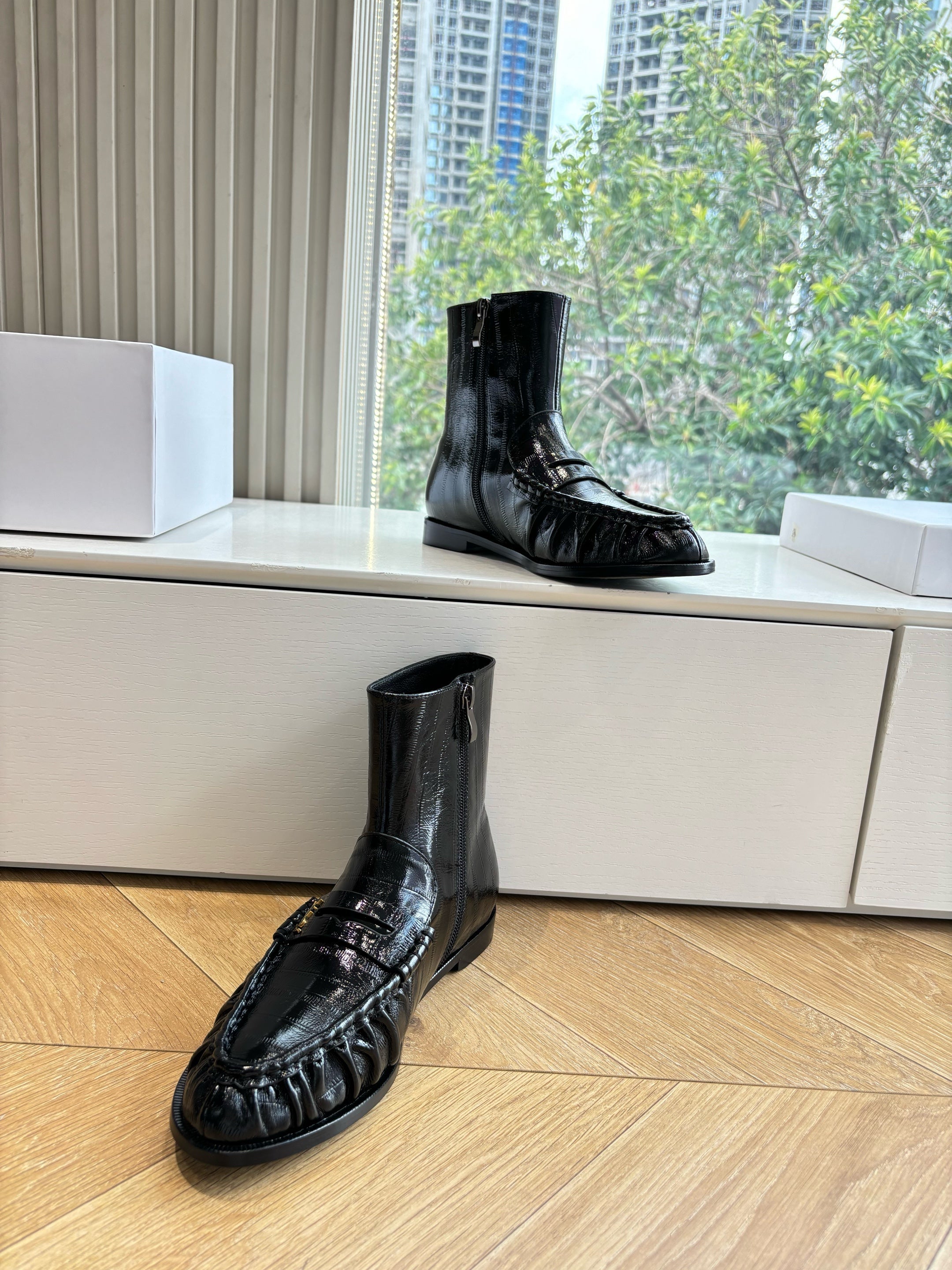 YSL 25S ANKLE FLAT BOOTS IN BLACK EMBOSSED LAMBSKIN WITH SIDE ZIPPER
