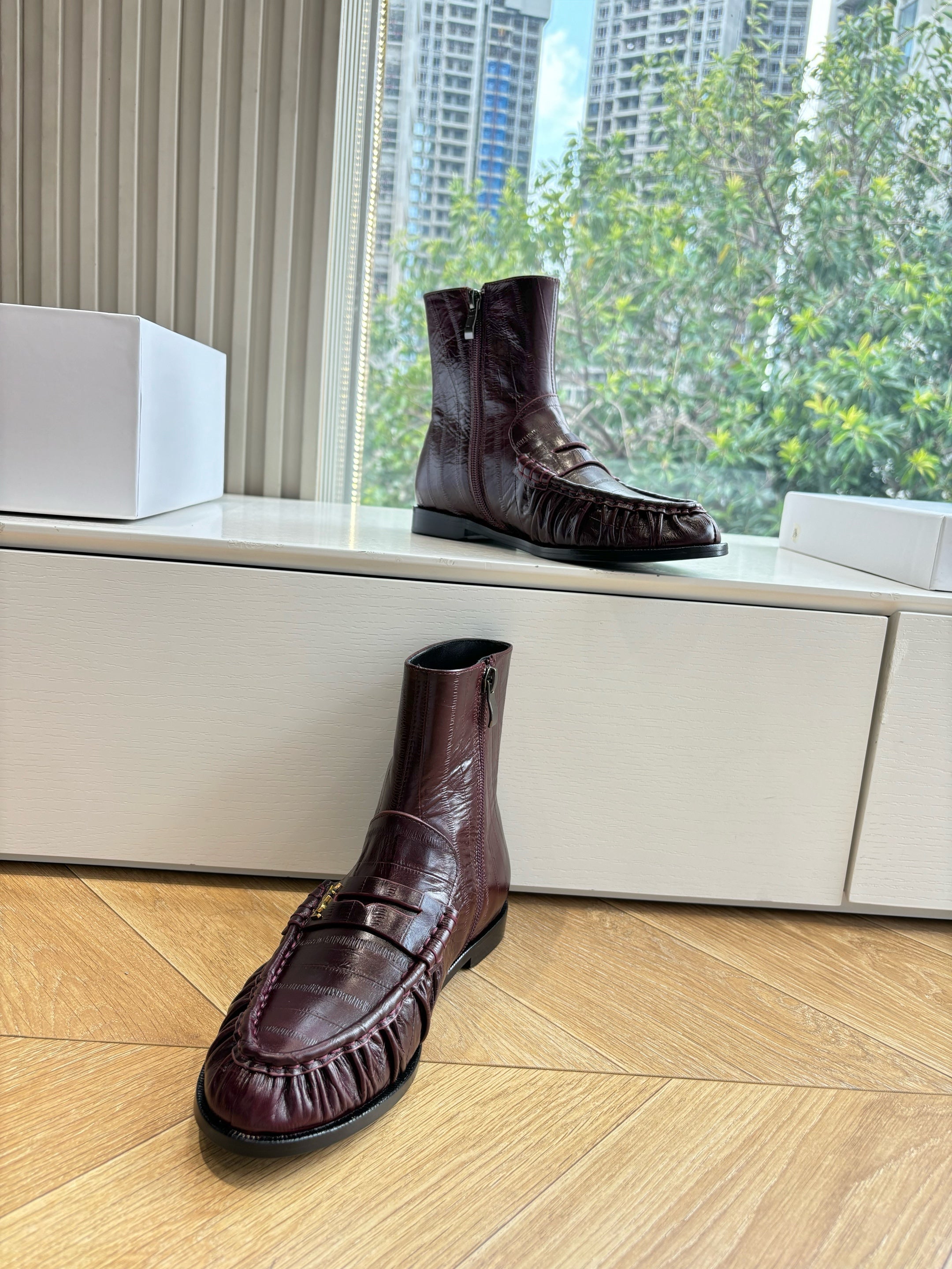 YSL 25S ANKLE FLAT BOOTS IN DEEP REDWOOD EMBOSSED LAMBSKIN WITH SIDE ZIPPER