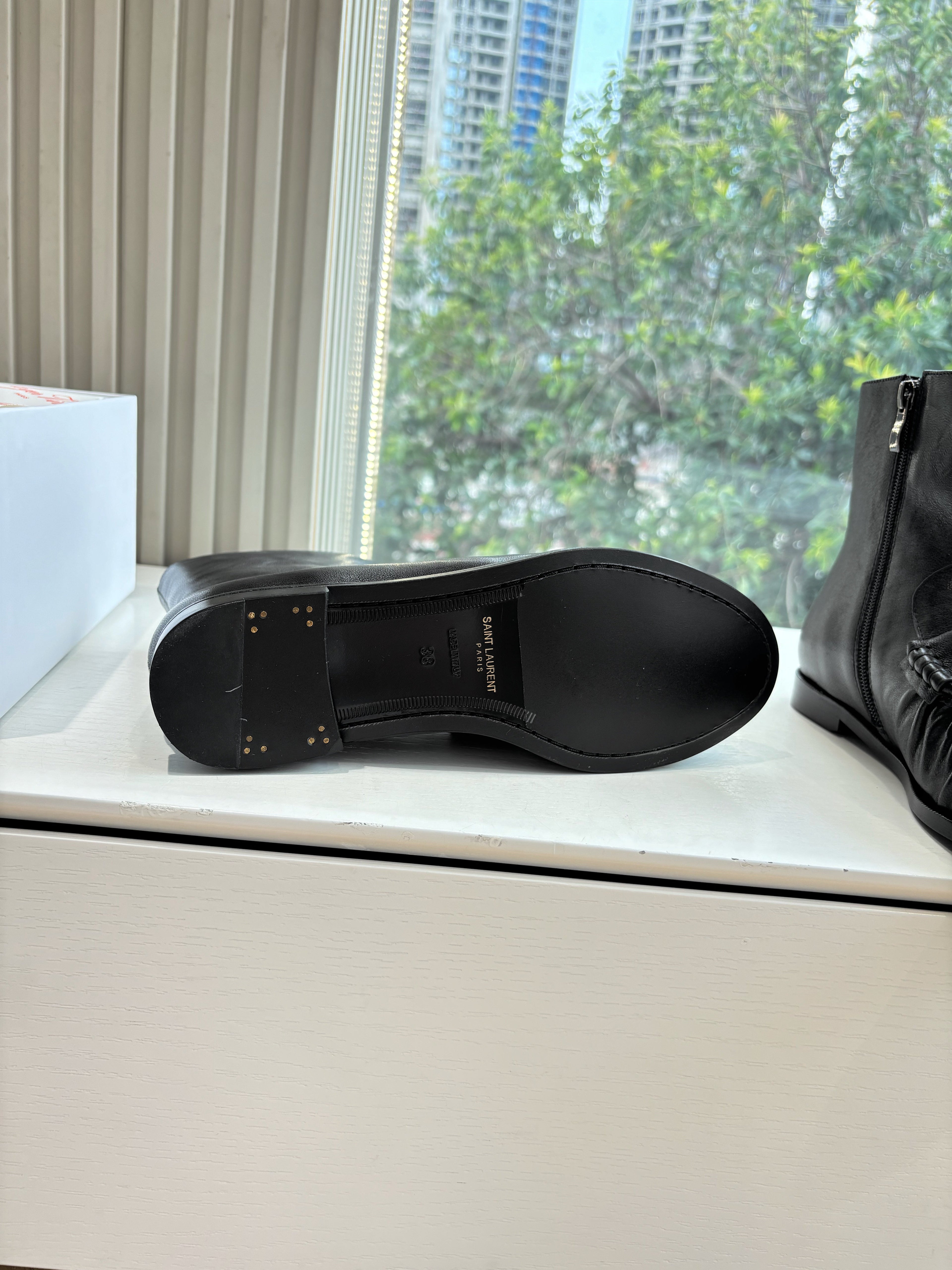 YSL 25S ANKLE FLAT BOOTS IN BLACK LAMBSKIN WITH SIDE ZIPPER