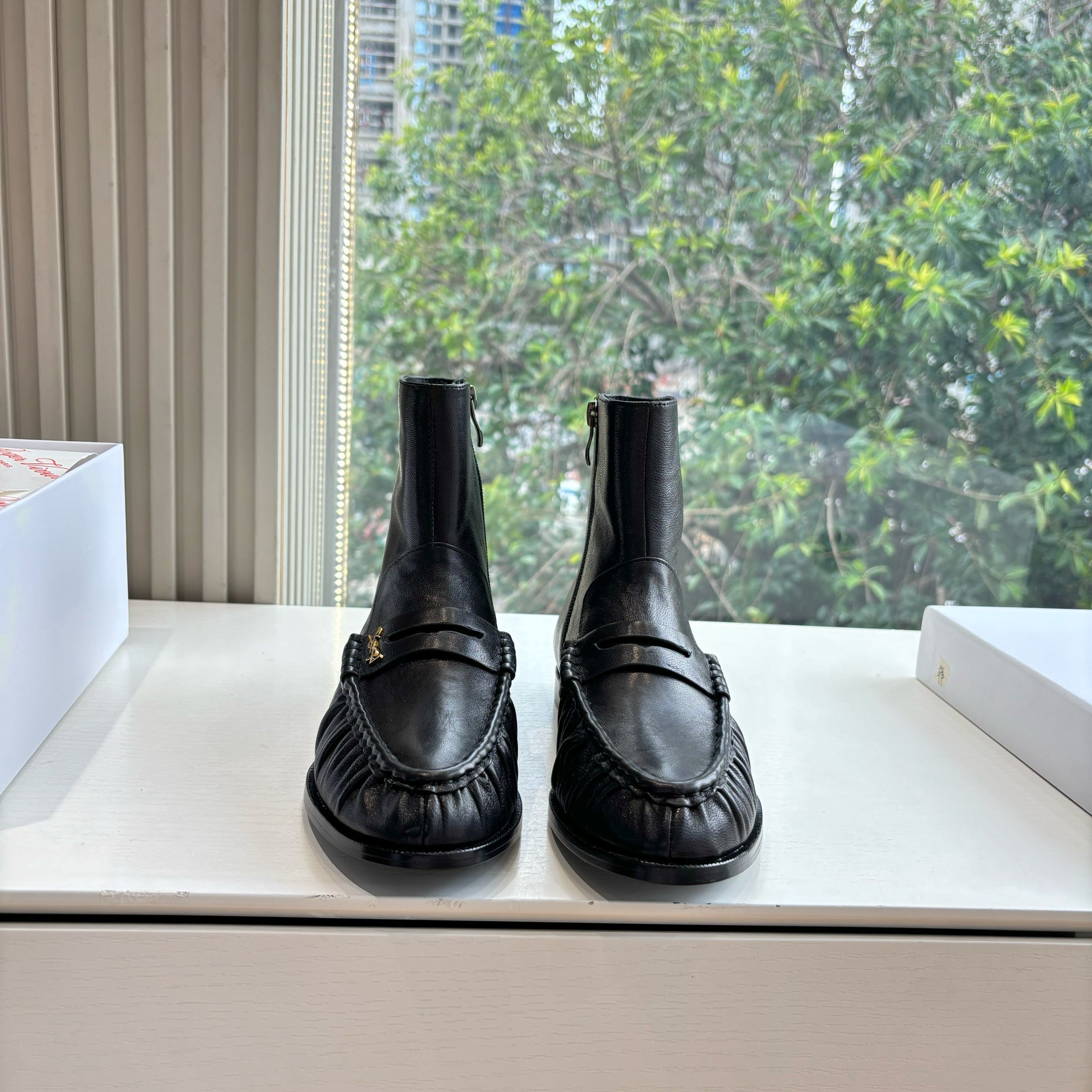 YSL 25S ANKLE FLAT BOOTS IN BLACK LAMBSKIN WITH SIDE ZIPPER